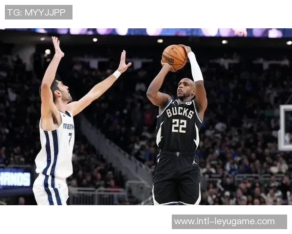 德里克怀特强调篮板球重要性呼吁全队全力以赴冲抢每一个篮板 德里克怀特强调篮板球重要性呼吁全队全力以赴冲抢每一个篮板