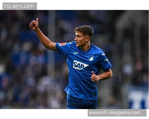 尤文图斯和多特蒙德关注拜仁18岁边锋利奇纳合同明夏到期情况 尤文图斯和多特蒙德关注拜仁18岁边锋利奇纳合同明夏到期情况