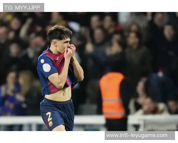 拉菲尼亚缺席训练情况堪忧孔德相对较好引发关注 拉菲尼亚缺席训练情况堪忧孔德相对较好引发关注