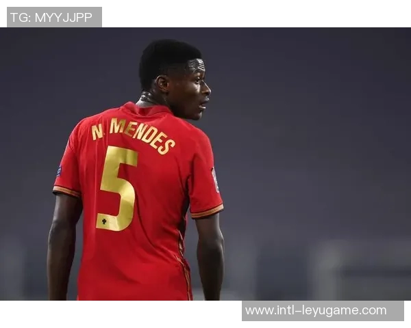 努诺门德斯谈世界最佳边后卫称号不愿自夸谦逊态度引人关注 努诺门德斯谈世界最佳边后卫称号不愿自夸谦逊态度引人关注