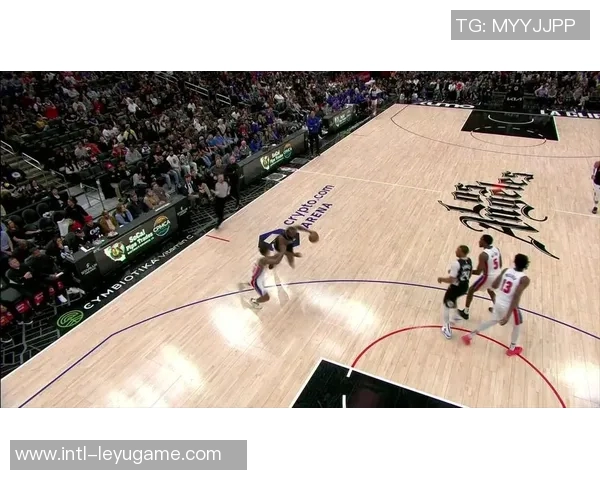 莱夫利称赞浓眉表现超凡能在场上无所不能防守任何对手 莱夫利称赞浓眉表现超凡能在场上无所不能防守任何对手