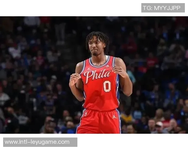 马克西上半场表现全面11投4中贡献12分3篮板4助攻1抢断1盖帽