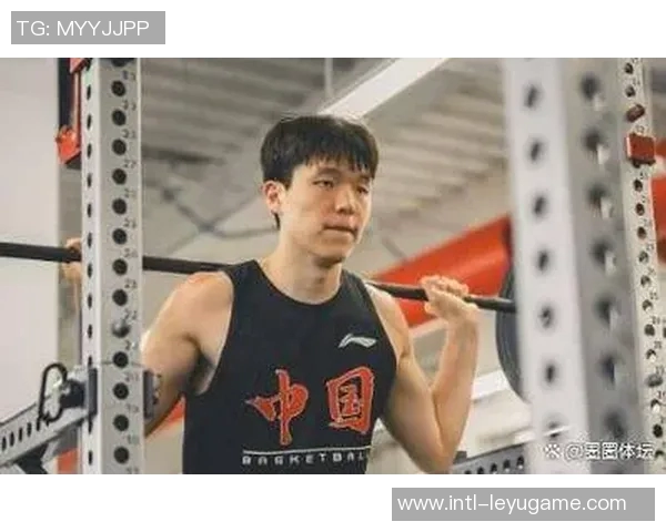 媒体人分析杨瀚森表现：提升速度与对抗能力控制犯规成关键