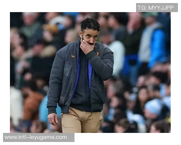 费迪南德批评阿莫林战术调整如同轮盘赌难以持久