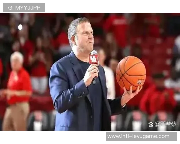 乌度卡谈杜兰特的重要性:逆境中他的存在是球队的奢侈品 乌度卡谈杜兰特的重要性:逆境中他的存在是球队的奢侈品