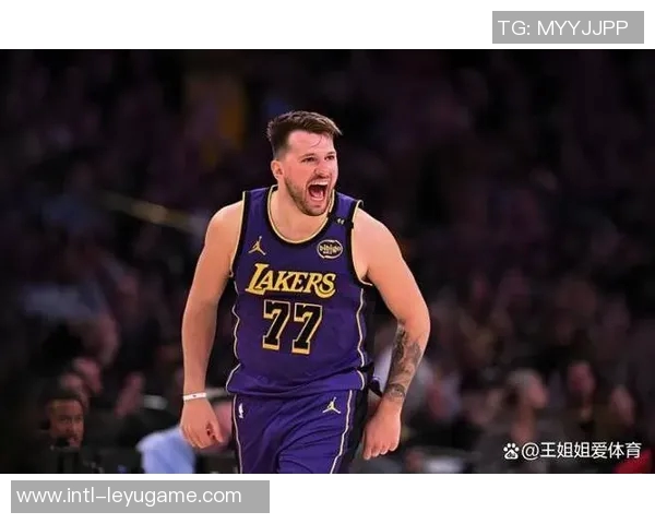 太阳记者反击湖人球迷质疑东契奇上场对里夫斯51分的影响 太阳记者反击湖人球迷质疑东契奇上场对里夫斯51分的影响